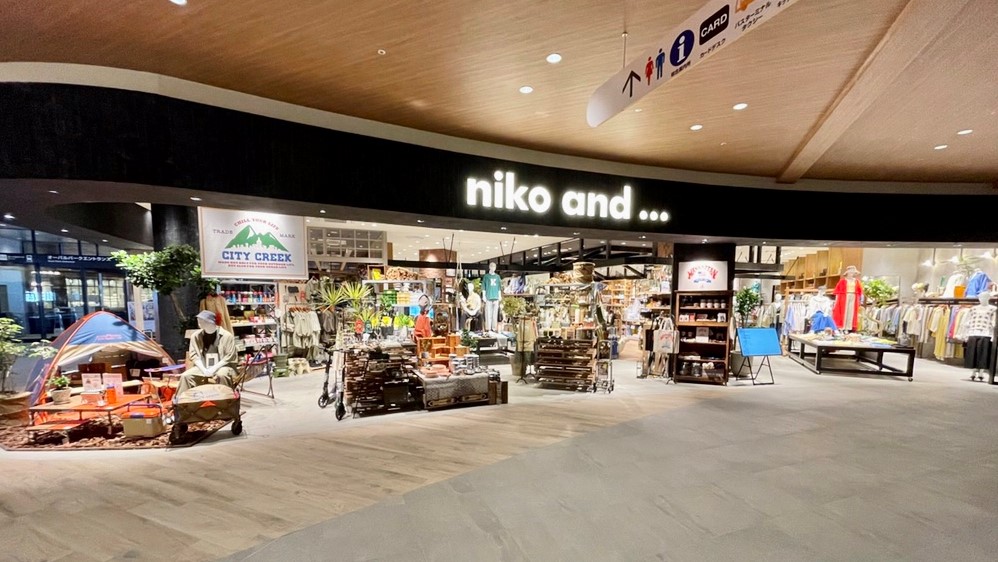 niko and ...が、カフェスペースを併設したお店を三井ショッピングパーク ららぽーと福岡に4月25日（月）オープン　地元で絶大な人気を誇るドーナツ「マンハッタン」とのコラボアイテムや カラフルなホットサンド「UNI9UE SAND」を発売　